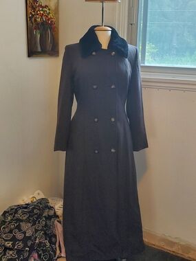 Long Black Double-Breasted Trench Coat with Faux Fur Collar